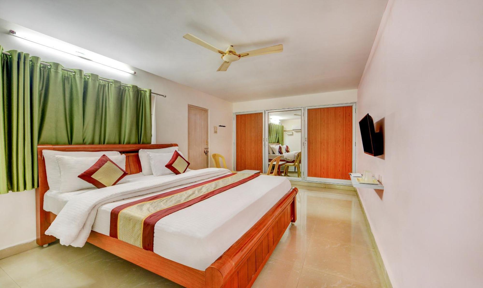 Hotel Salbala Inn - Near Airport Ченай Екстериор снимка