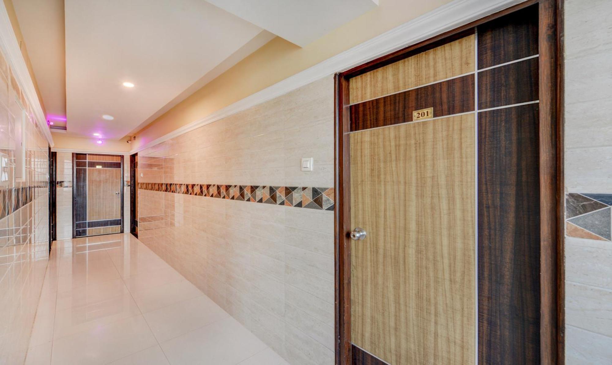 Hotel Salbala Inn - Near Airport Ченай Екстериор снимка