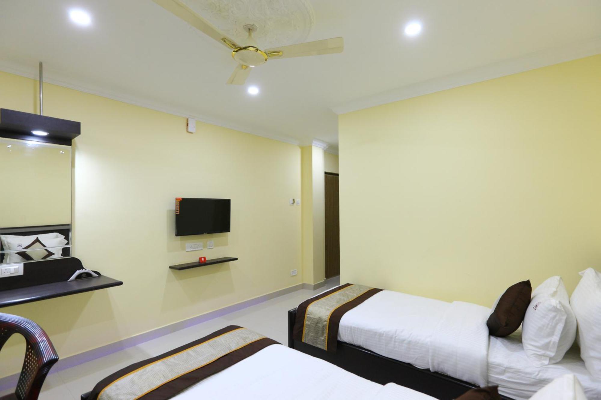 Hotel Salbala Inn - Near Airport Ченай Екстериор снимка