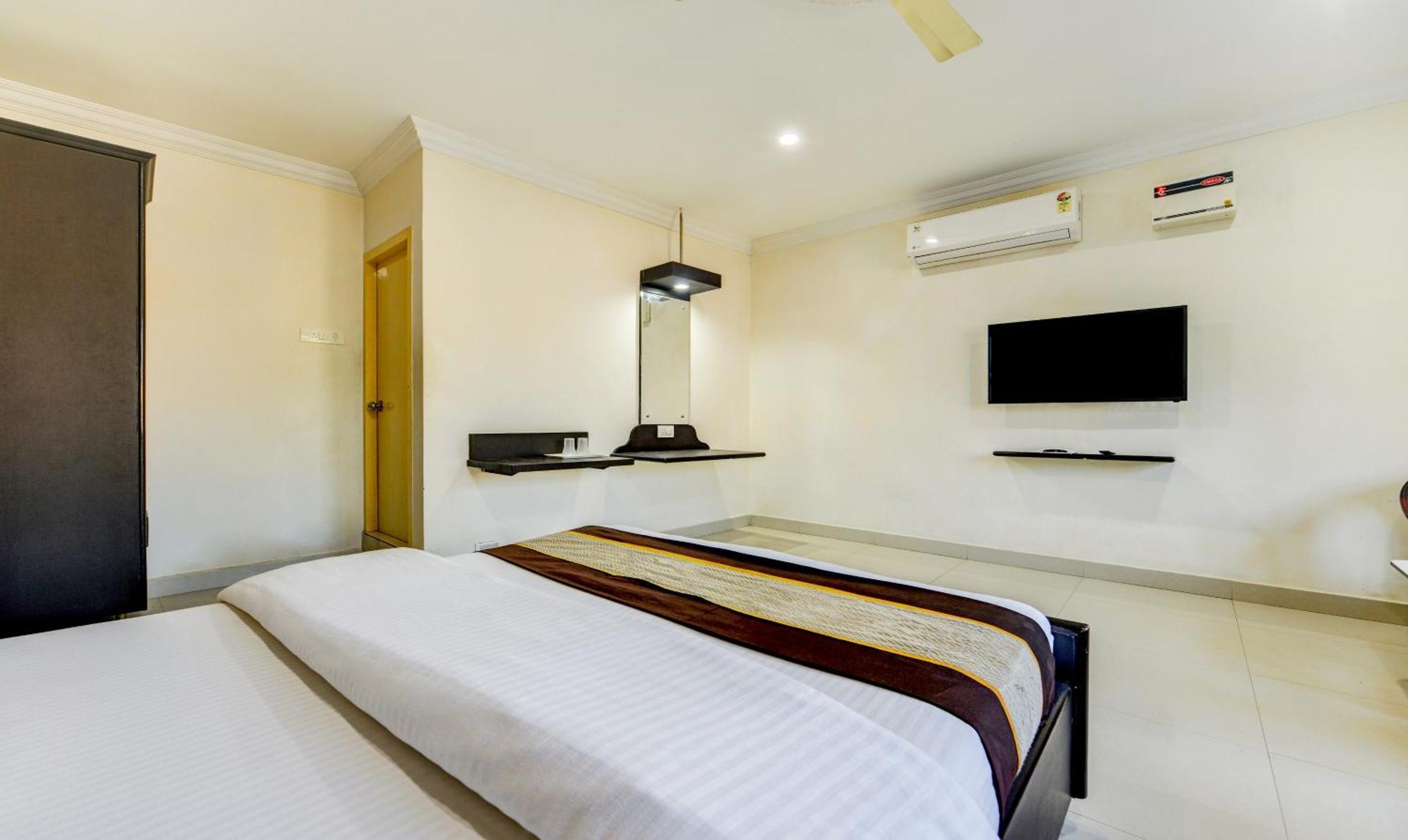Hotel Salbala Inn - Near Airport Ченай Екстериор снимка