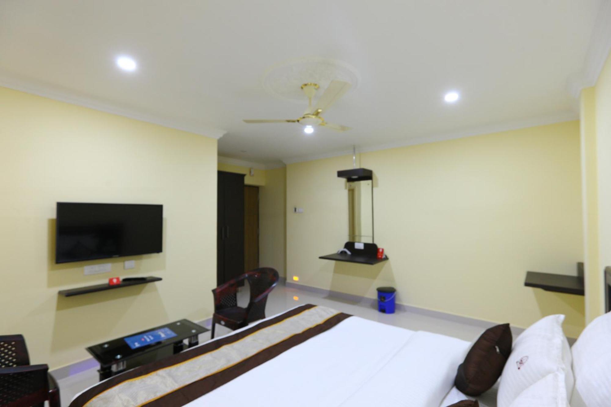 Hotel Salbala Inn - Near Airport Ченай Екстериор снимка